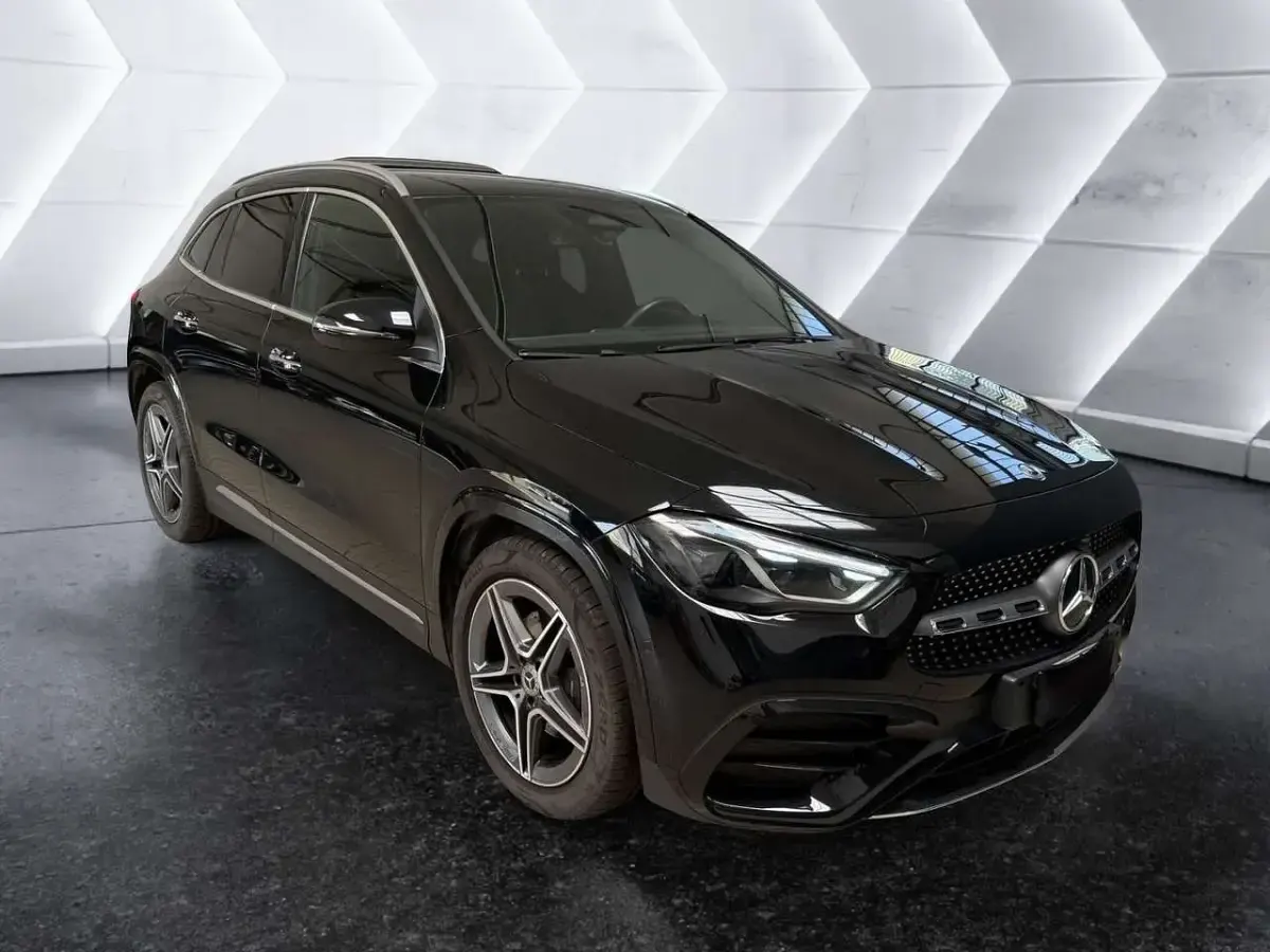 Usata Mercedes GLA200 AMG line 150 CV (110 kW) 2025 Nero SUV