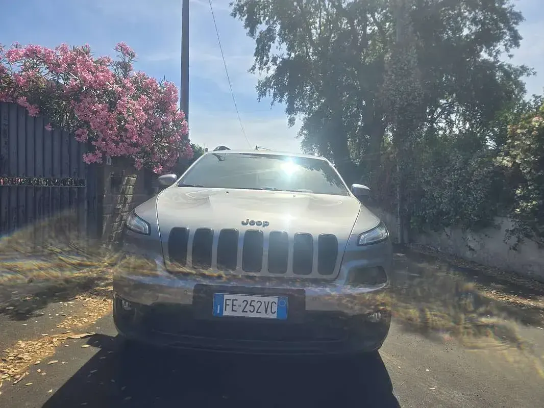 Usata Jeep Cherokee Longitude 185 CV (136 kW) 2016 Argento SUV
