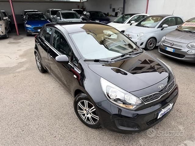 Usata Kia Rio 90 CV (66 kW) 2011 Nero Berlina