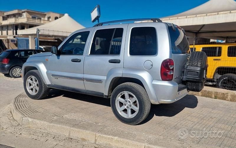 Usata Jeep Cherokee Limited 163 CV (119 kW) 2005 Argento SUV