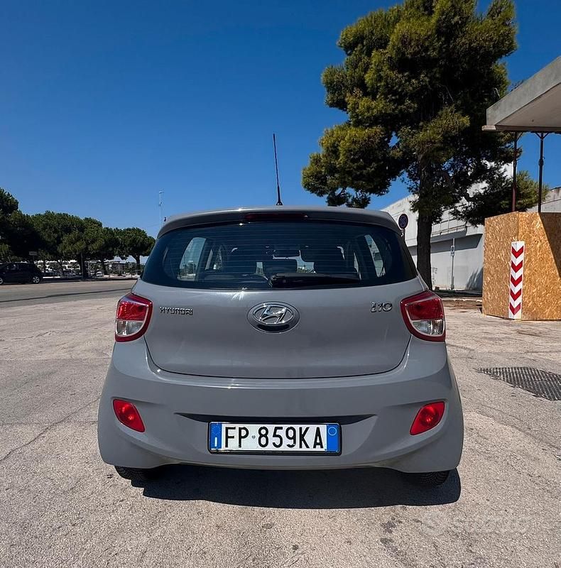 Usata Hyundai Accent 2014 Blu Utilitaria