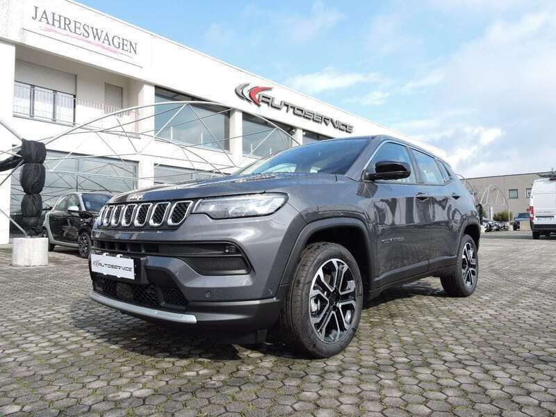 Grigio Usata 2024 Jeep Compass Altitude SUV | 30.900 € (Buon prezzo) - Immagine 1/4