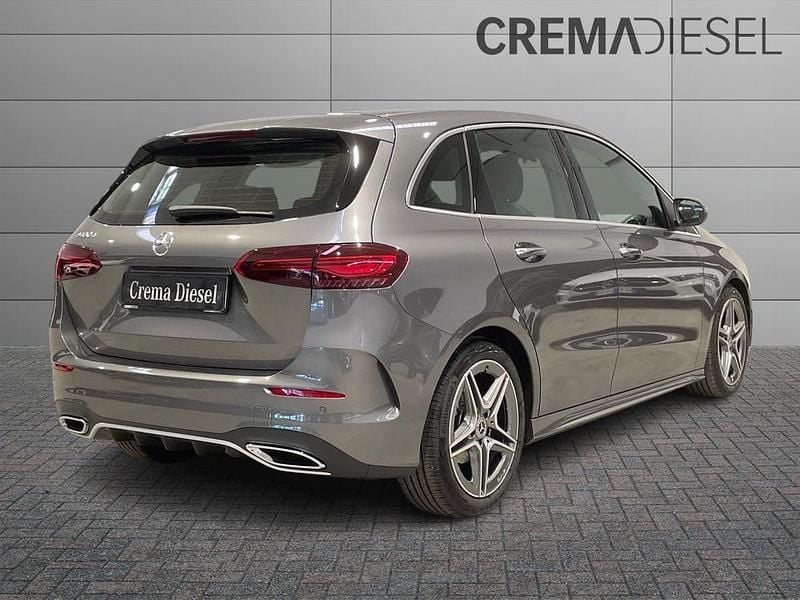 Nuova Mercedes B180 Advanced Plus 116 CV (85 kW) 2025 Grigio montagna ; Utilitaria