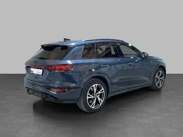 Usata Audi Q6 e-tron Business 284 kW (387 CV) 2025 Blu plasma metallizzato SUV