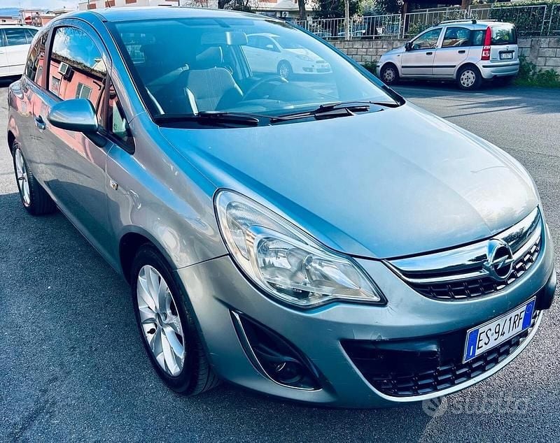 Usata Opel Corsa 85 CV (62 kW) 2013 Grigio Utilitaria