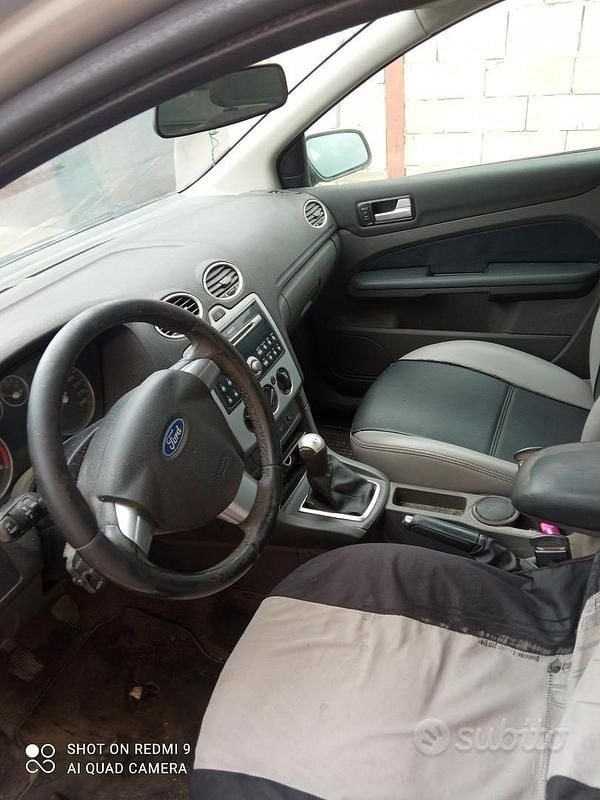 Usata Ford Focus 90 CV (66 kW) 2006 Grigio Berlina