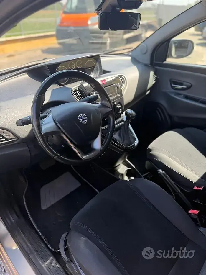 Usata Lancia Ypsilon Gold 85 CV (62 kW) 2012 Marrone Utilitaria