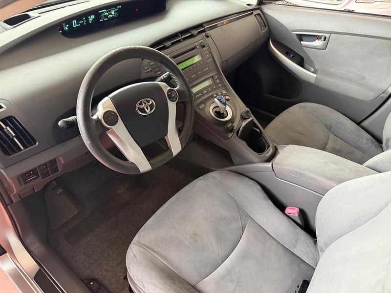 Usata Toyota Prius 99 CV (72 kW) 2010 Argento Utilitaria