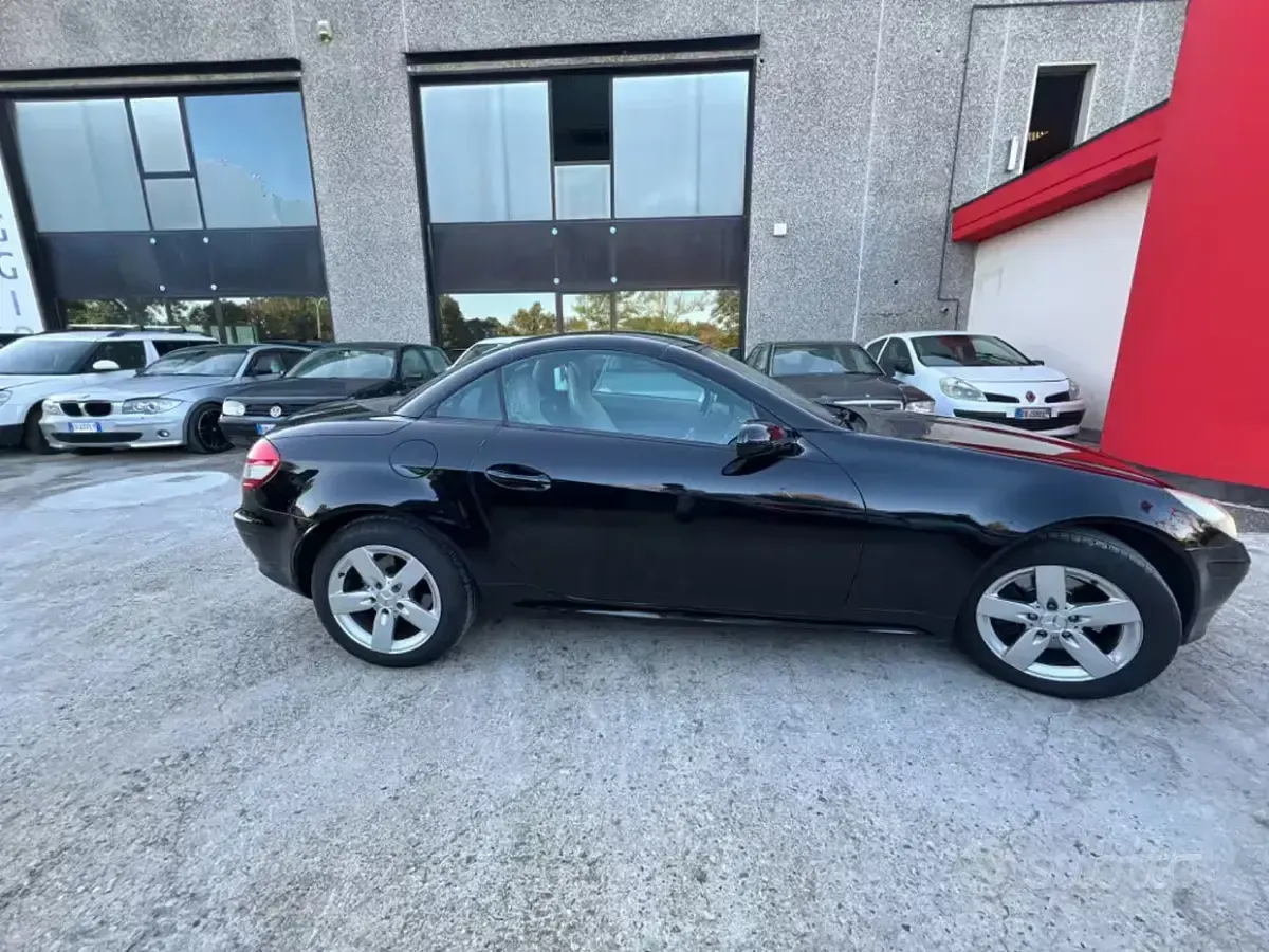 Usata Mercedes SLK300 231 CV (169 kW) 2005 Nero Cabrio