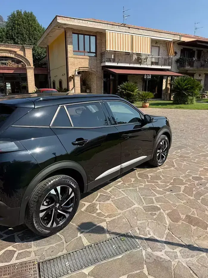 Usata Peugeot 2008 Allure 131 CV (96 kW) 2022 Nero SUV