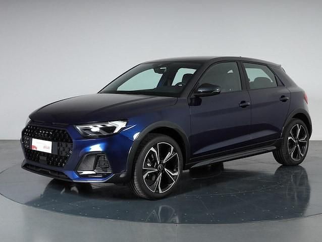 Usata Audi A1 Ambiente 116 CV (85 kW) 2025 Blu navarra metallizzato grigio manhatta Berlina