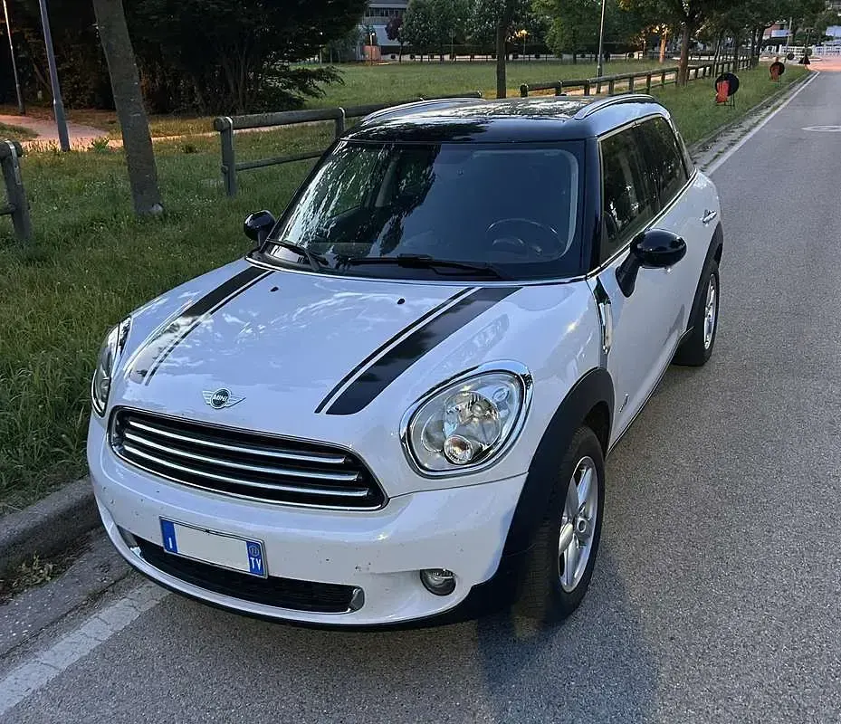 Second-hand Mini Cooper D Countryman 111 CP (81 kW) 2011 Alb SUV