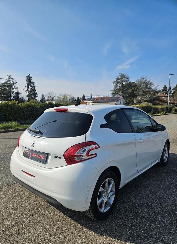 Usata Peugeot 208 Allure 68 CV (50 kW) 2014 Bianco Utilitaria