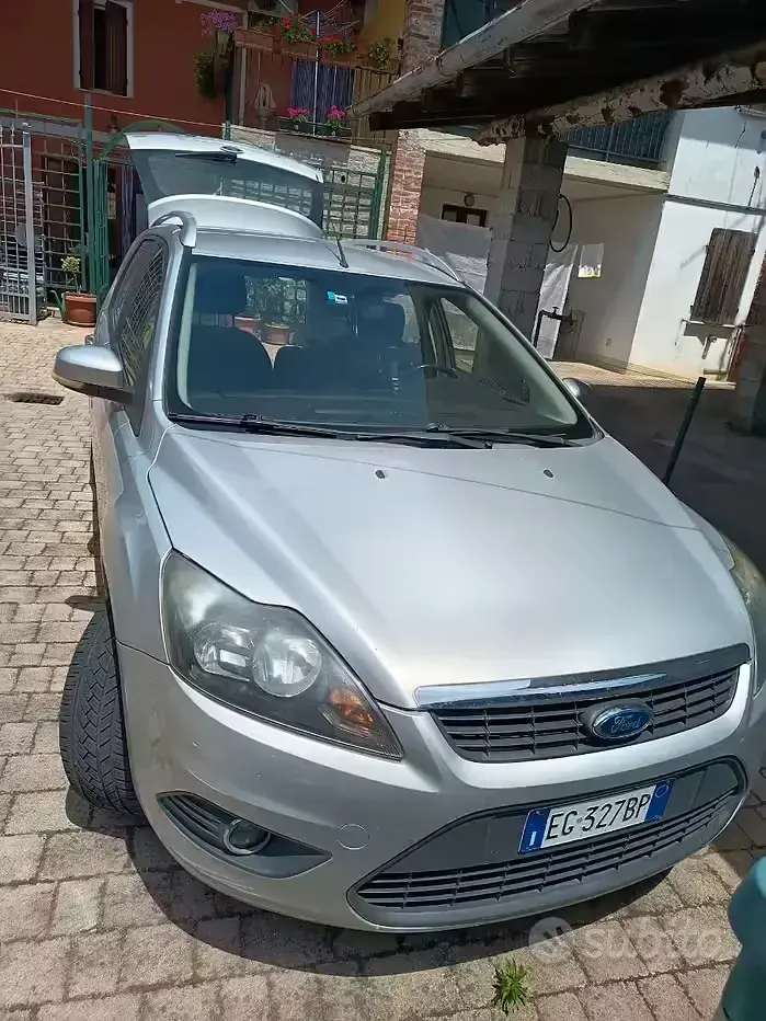 Usata Ford Focus 109 CV (80 kW) 2011 Grigio Station wagon