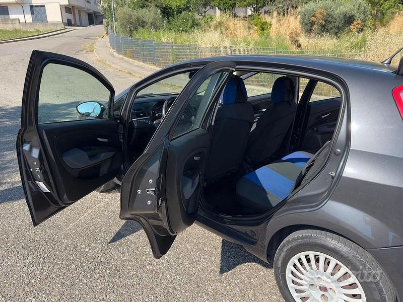 Usata Fiat Grande Punto 75 CV (55 kW) 2007 Grigio Utilitaria
