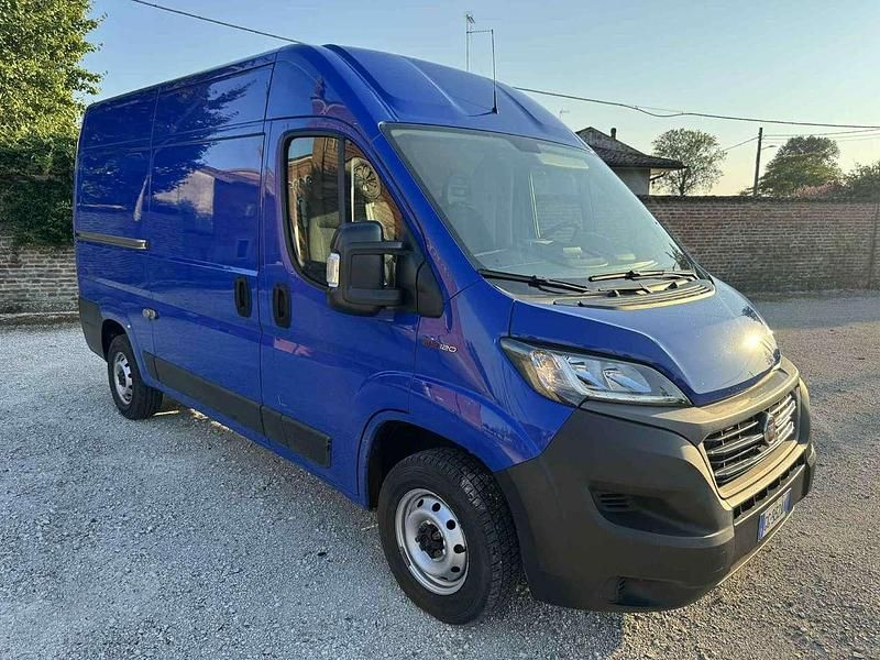 Usata Fiat Ducato 33 120 CV (88 kW) 2021 Blu/azzurro Furgone