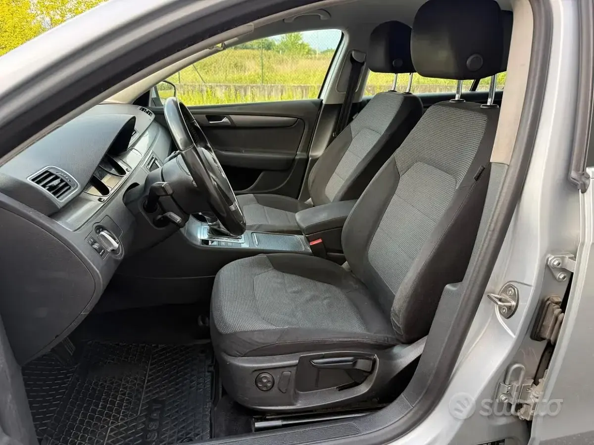 Usata VW Passat Highline 140 CV (102 kW) 2012 Grigio Berlina