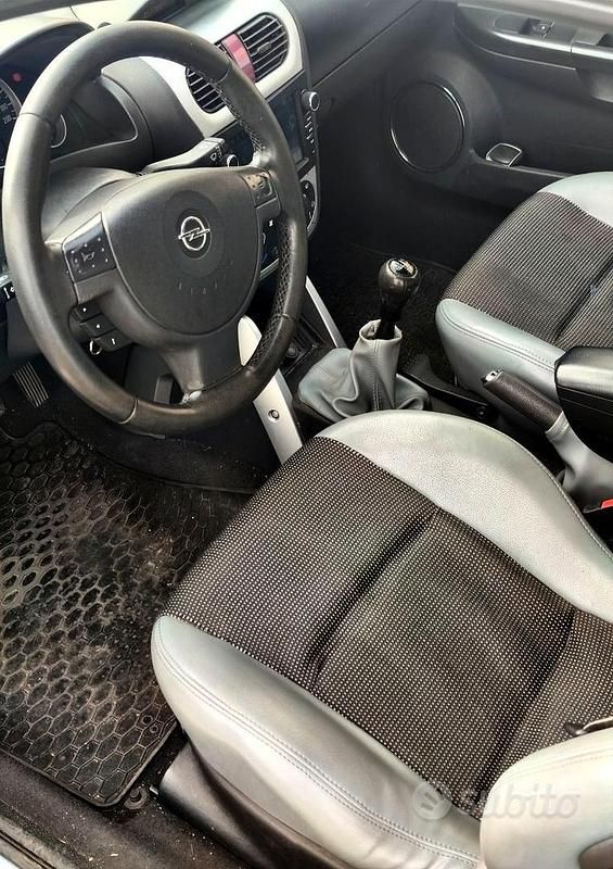 Usata Opel Tigra 2006 Blu Cabrio