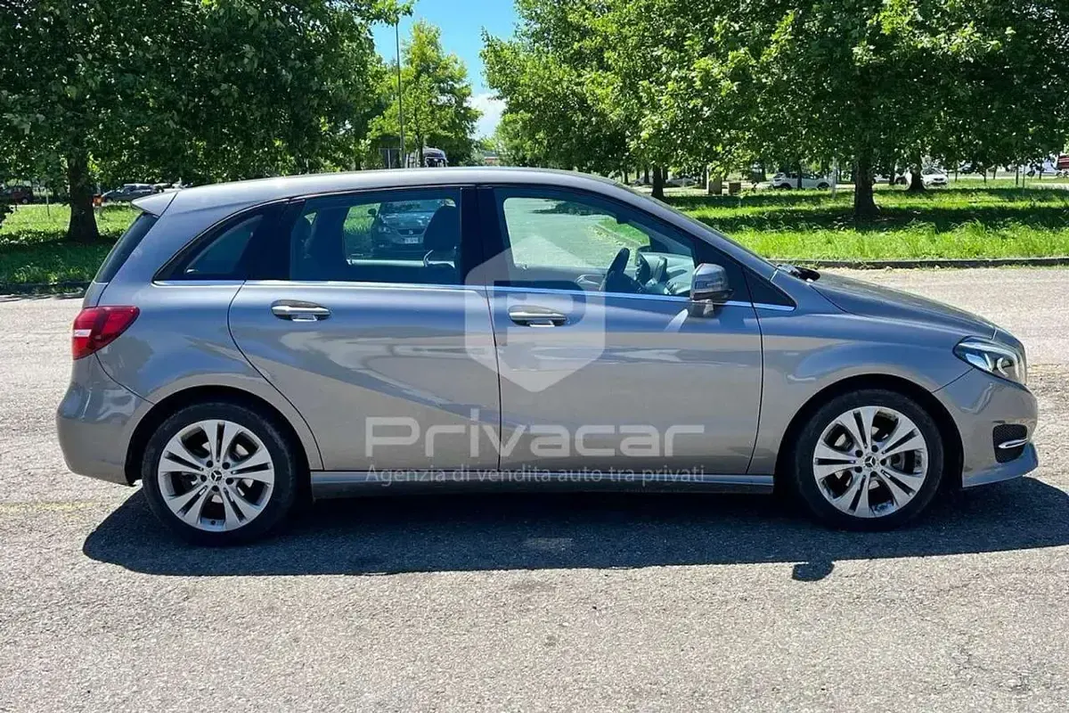 Usata Mercedes B180 Premium 109 CV (80 kW) 2017 Grigio Utilitaria