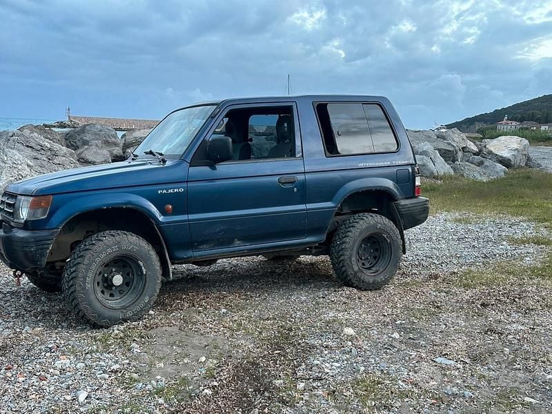 Usata Mitsubishi Pajero 100 CV (73 kW) 1999 Blu SUV