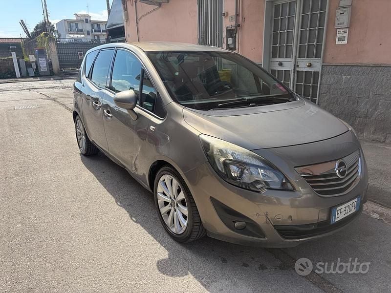 Usata Opel Meriva 2011 Grigio Monovolume