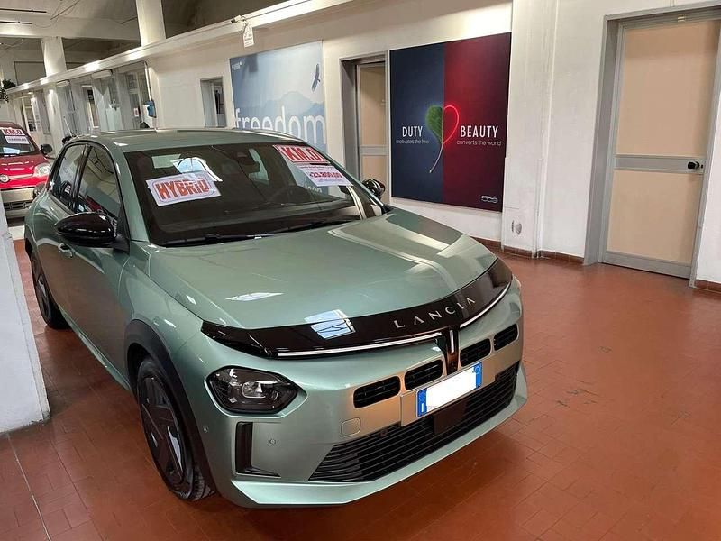 Usata Lancia Ypsilon 101 CV (74 kW) 2024 Verde Utilitaria