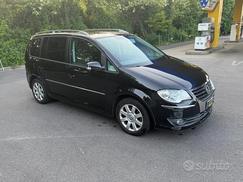 Begagnad VW Touran Highline 170 HK (125 kW) 2008 Svart Minibuss