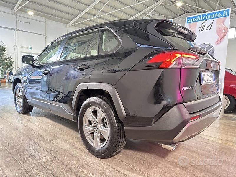 Usata Toyota RAV4 Hybrid Business Edition 222 CV (163 kW) 2022 Nero SUV