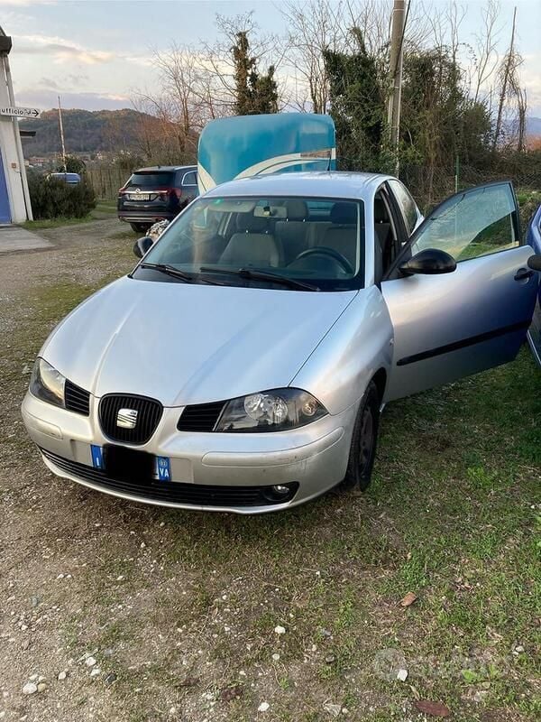 Grigio Usata 2003 Seat Ibiza Due volumi | 1500 € (Super prezzo) - Immagine 1/4