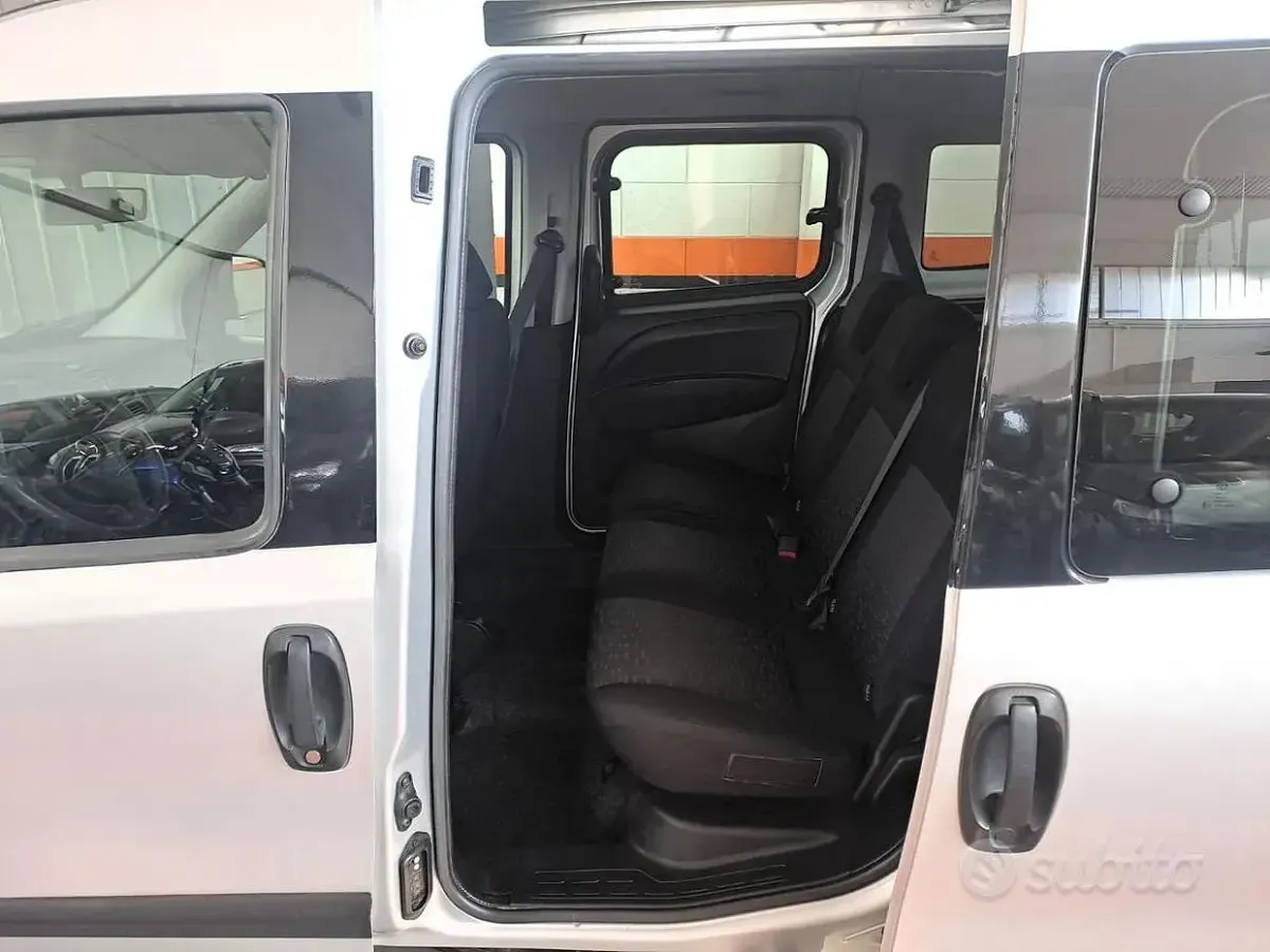 Usata Opel Combo 95 CV (69 kW) 2016 Grigio Monovolume