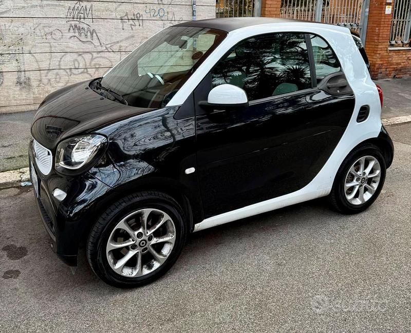 Usata Smart ForTwo Coupé Passion 84 CV (61 kW) 2017 Nero Utilitaria