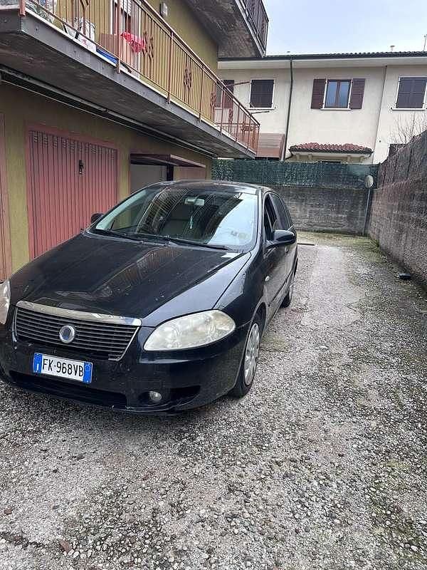 Usata 2005 Fiat Croma Dynamic Tre volumi | 1650 € (Buon prezzo) - Immagine 1/4