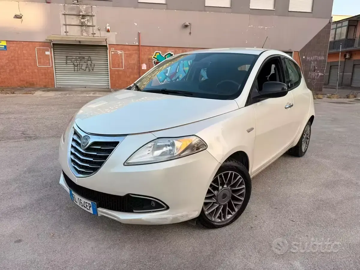 Usata Lancia Ypsilon Gold 69 CV (50 kW) 2013 Bianco Utilitaria