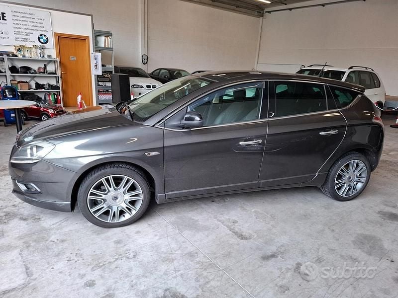 Usata Lancia Delta Gold 120 CV (88 kW) 2014 Grigio Utilitaria