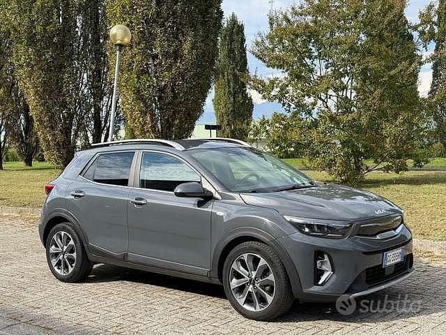 Usata Kia Stonic Style 101 CV (74 kW) 2022 Grigio SUV