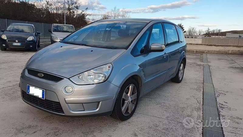 Begagnad Ford S-MAX Titanium 140 HK (102 kW) 2007 Grå Minibuss