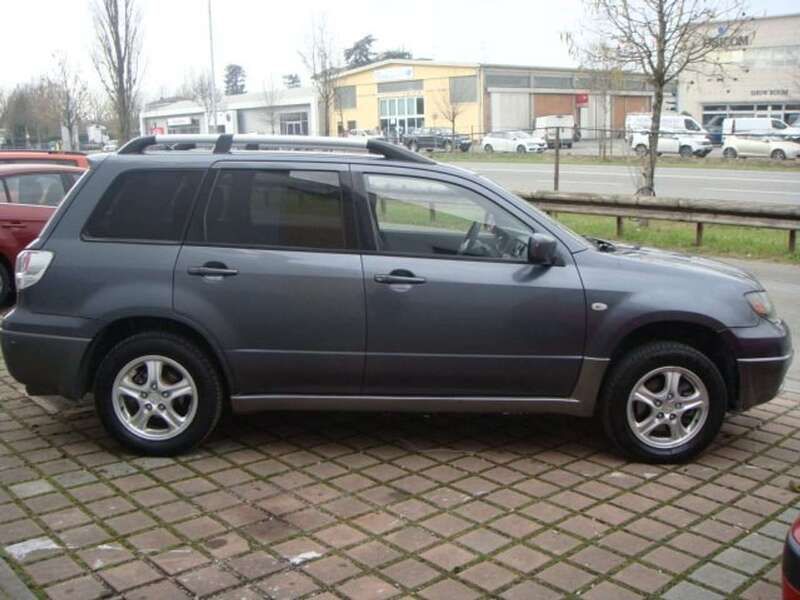 Usata Mitsubishi Outlander 136 CV (100 kW) 2004 Grigio SUV