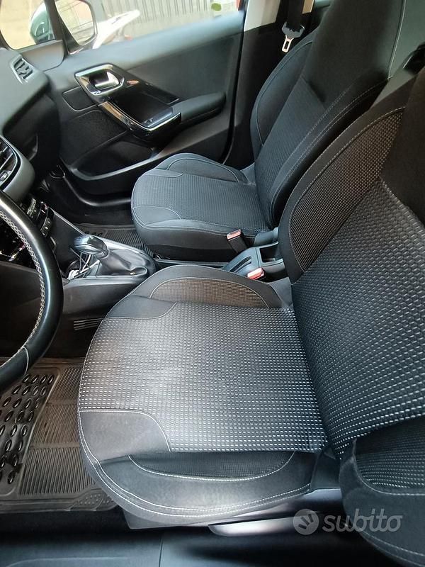 Usata Peugeot 208 100 CV (73 kW) 2016 Blu Utilitaria