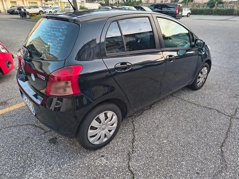 Begagnad Toyota Yaris 90 HK (66 kW) 2008 Svart Sedan