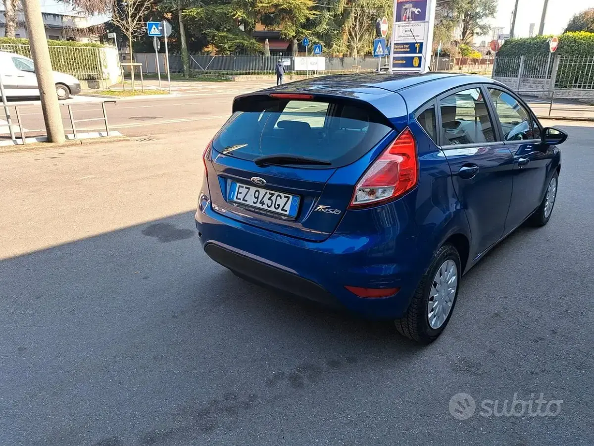 Usata Ford Fiesta Titanium 95 CV (69 kW) 2015 Blu Utilitaria