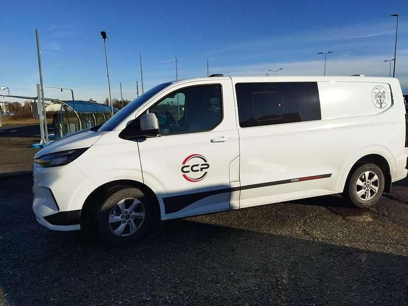 Begagnad Ford Transit Custom Titanium 170 HK (125 kW) 2024 Vit Van