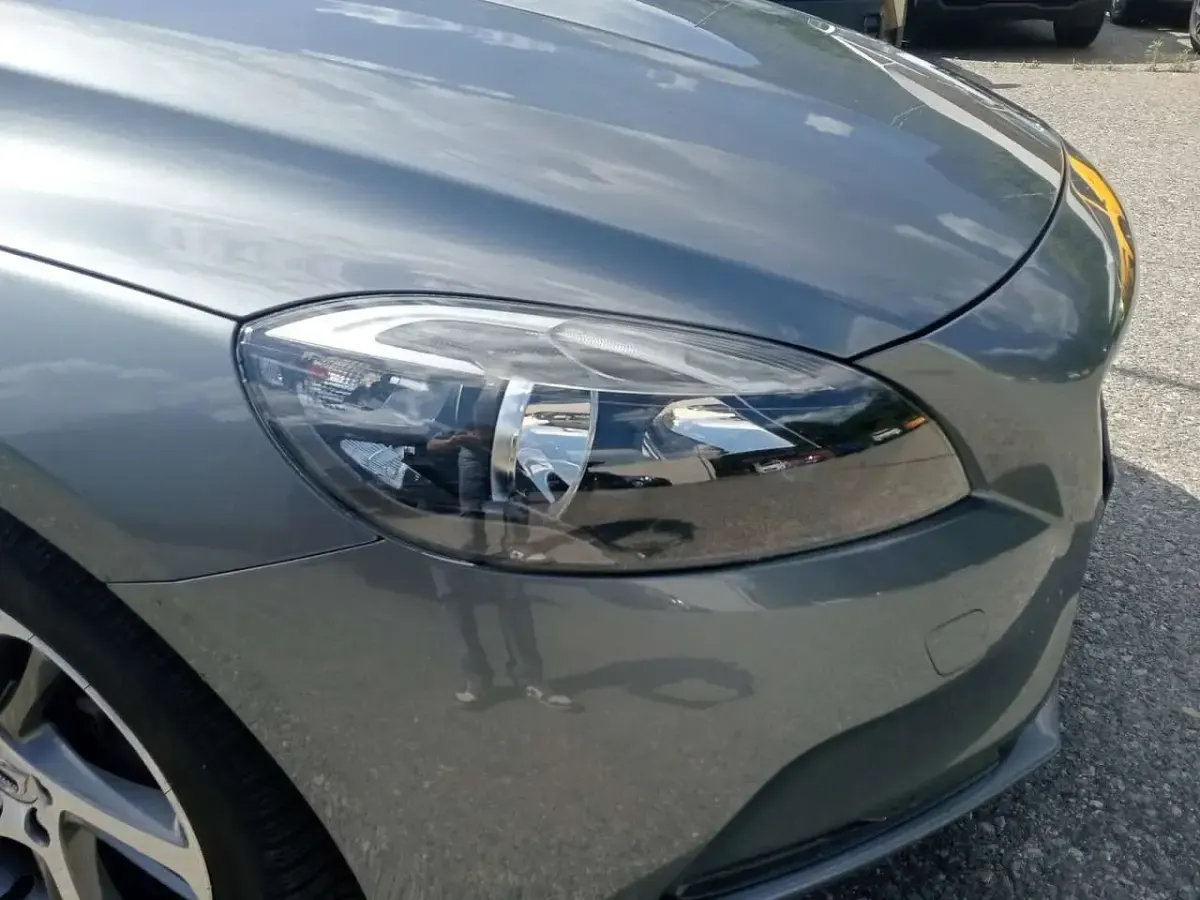 Usata Volvo V40 Kinetic 120 CV (88 kW) 2018 001grigio argento Berlina