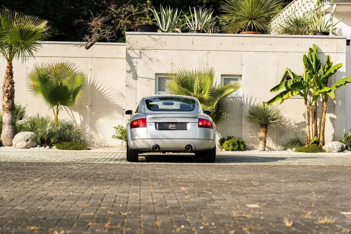 Begagnad Audi TT 224 HK (164 kW) 1999 Silver Sportkupé