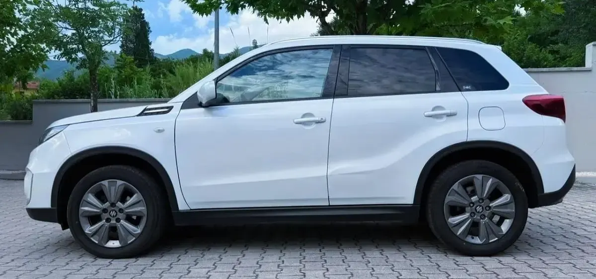 Usata Suzuki Vitara 129 CV (94 kW) 2023 Bianco SUV