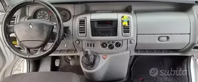 Usata Renault Trafic 117 CV (86 kW) 2008 Grigio Monovolume