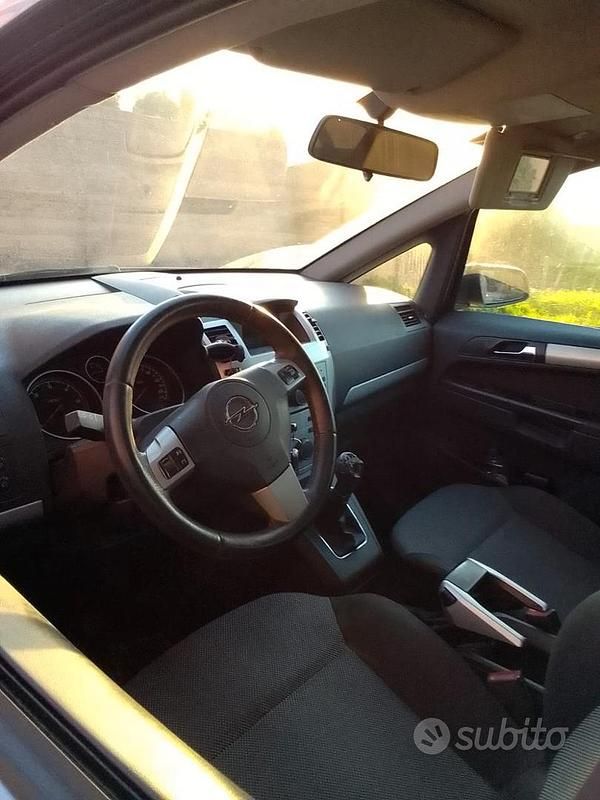 Usata Opel Zafira 150 CV (110 kW) 2010 Grigio Monovolume