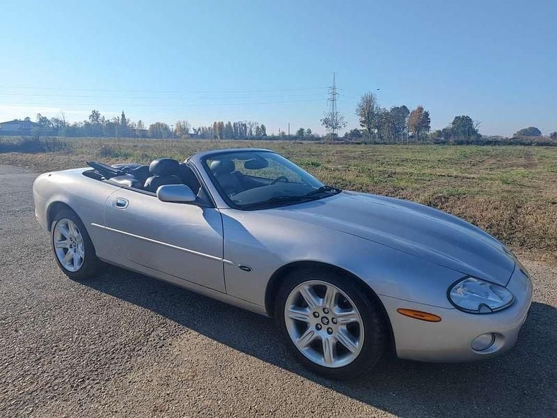 Grigio Usata 2001 Jaguar XK8 Cabrio | 21.900 € (Buon prezzo) - Immagine 1/4