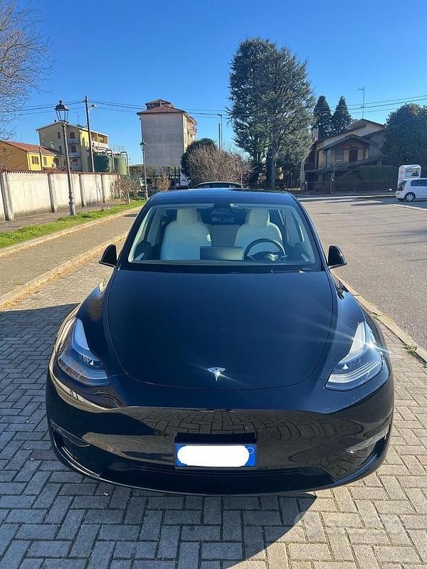Usata Tesla Model Y Performance 392 kW (534 CV) 2023 Nero SUV