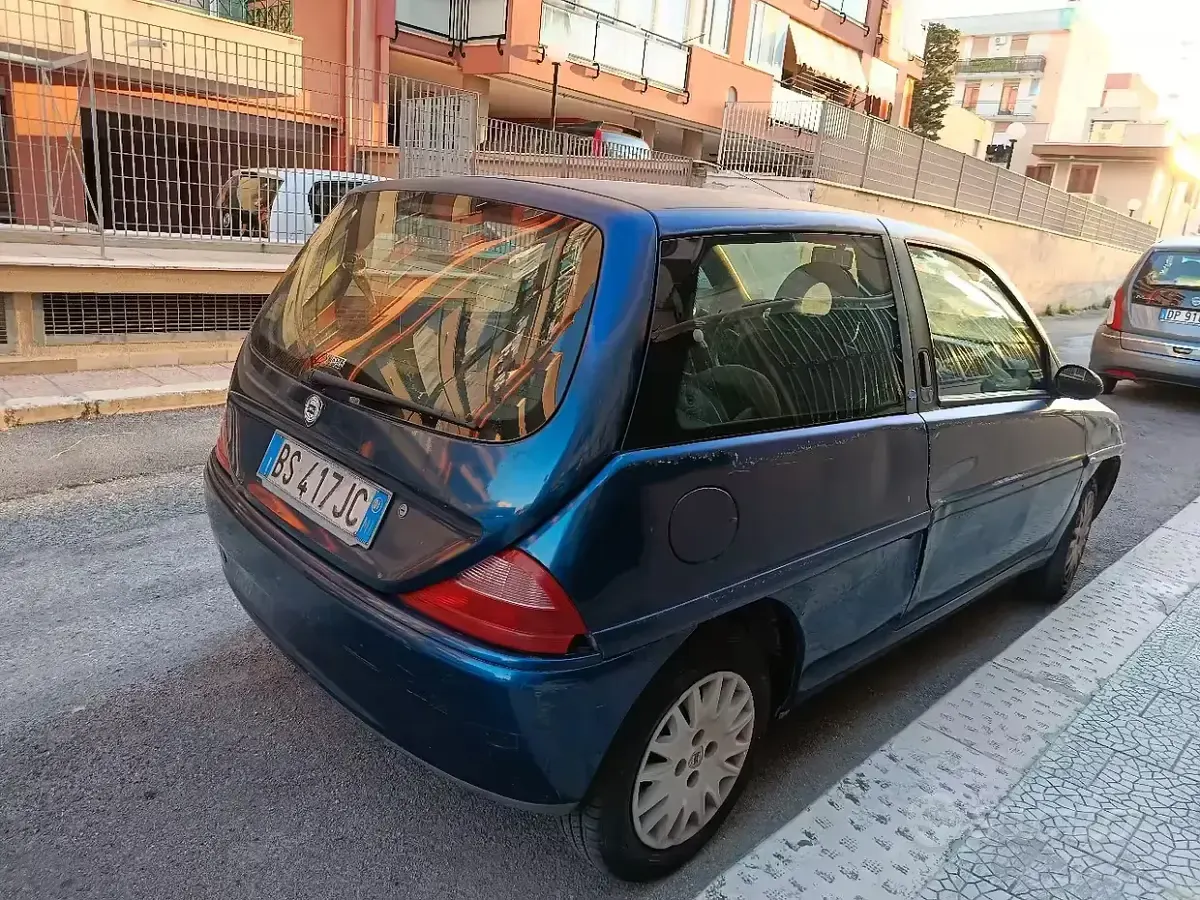 Usata Lancia Ypsilon 80 CV (58 kW) 2001 Blu Utilitaria