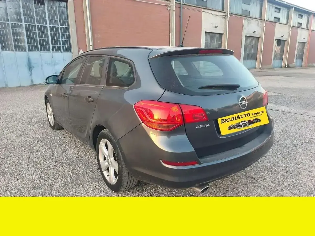 Usata Opel Astra 140 CV (102 kW) 2012 Other Station wagon